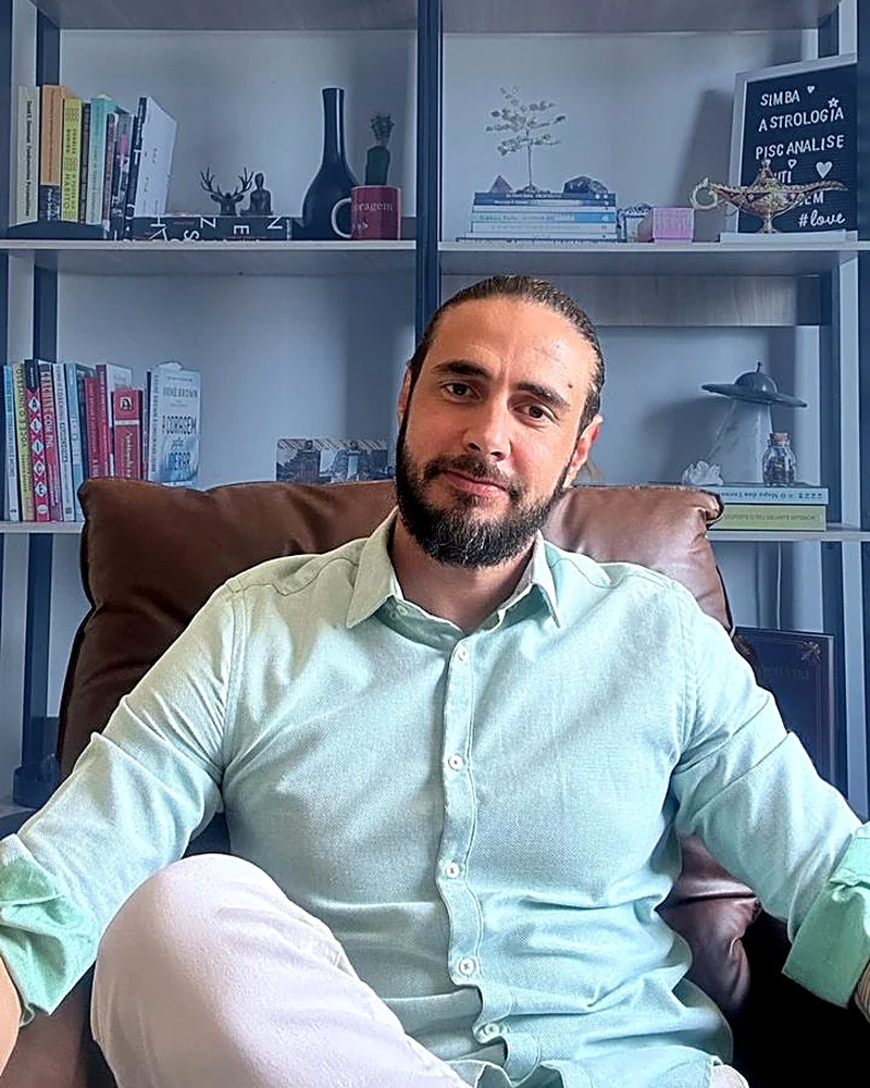 Retrato de William Gutierrez, psicólogo e criador do Método Bússola